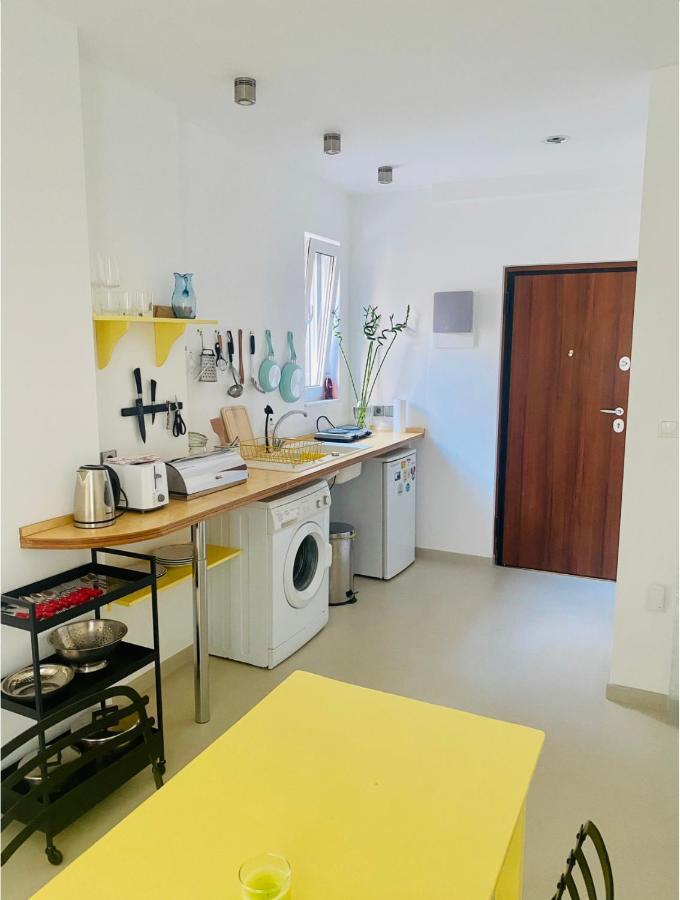Your Lovely Central Home In Buzzing Exarchia 아테네 외부 사진